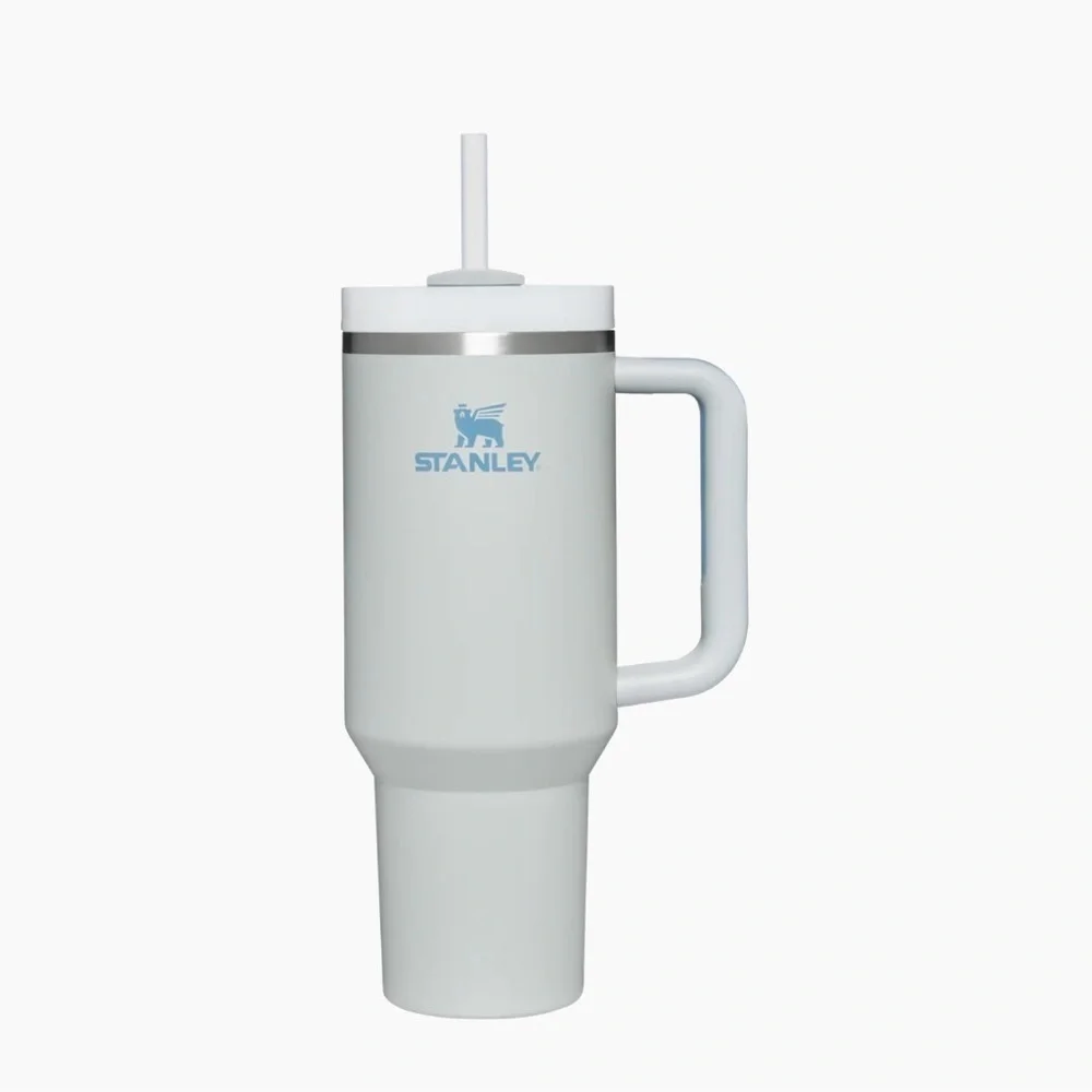 Stanley Travel Mug with Blue Accent THE QUENCHER H2.0 FLOWSTATE TUMBLER
140 OZ - Picture 1 of 2